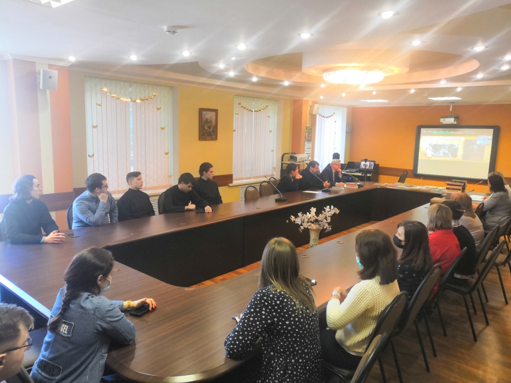 Преподаватели и студенты Саранской духовной семинарии участвовали в круглом столе